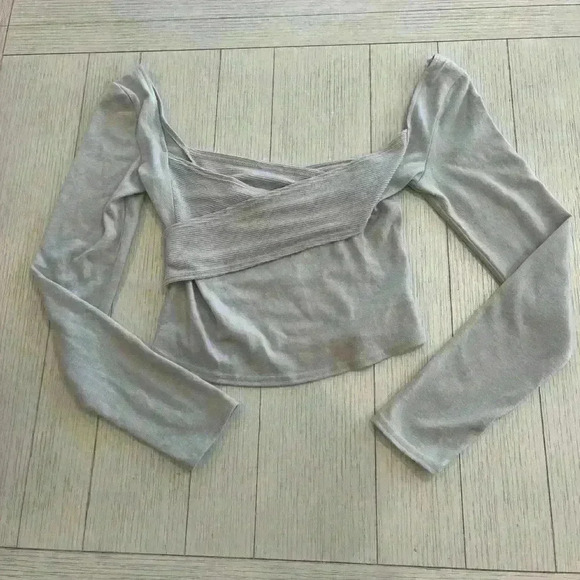 Crème OU out from under long sleeve top size medium - Picture 1 of 3